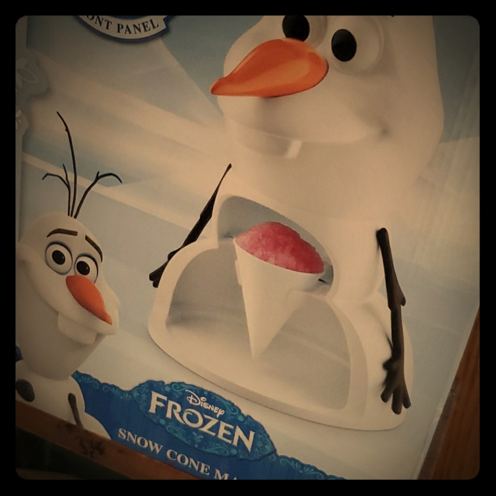 NIB Disney Frozen Olaf Snow Cone Maker